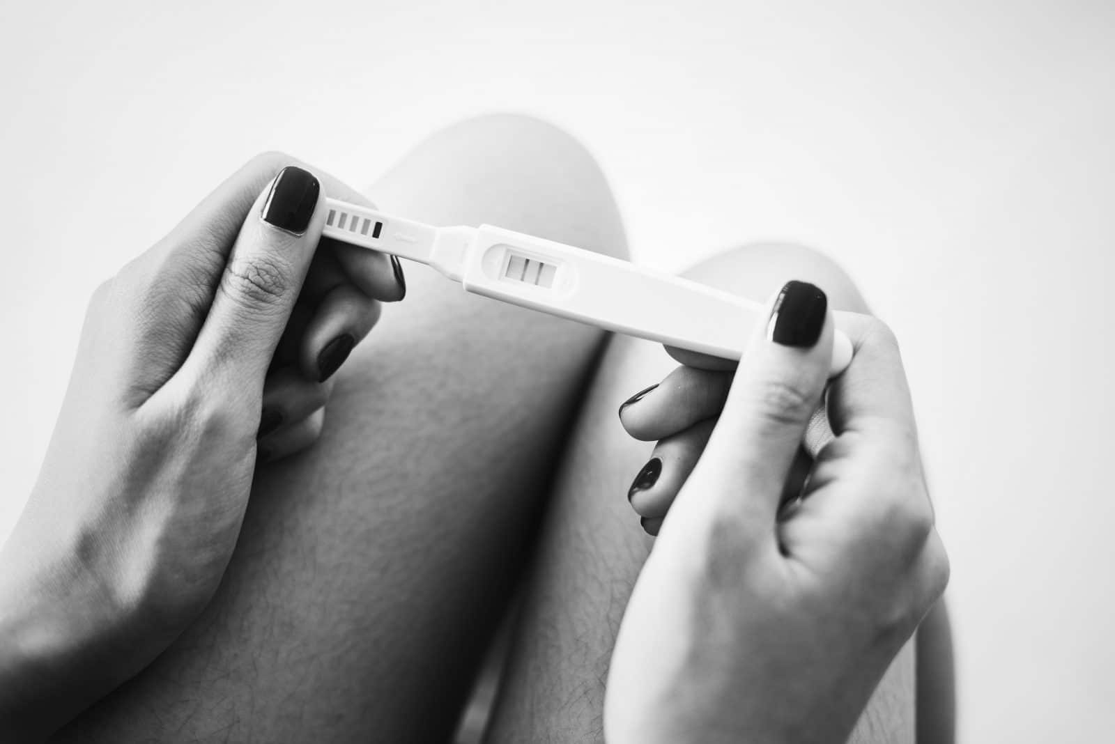 women doing a pregnancy test